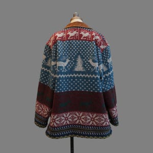 80年代のスカンジナビアウールフェアアイル、森林警備隊のグローブトロッター、森の鹿、木、雪の結晶、青いコート、スエードカラー、サイズL