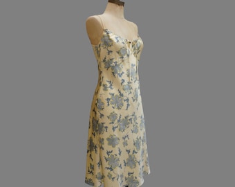 Y2K Seidenschrägband, cremefarbenes Minikleid mit grossen blauen Blumen, Grösse S