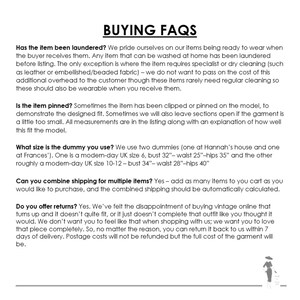 Puede incluir: Una p&aacute;gina blanca con el t&iacute;tulo "BUYING FAQS" en texto negro en negrita. El texto responde preguntas sobre las pr&aacute;cticas de la tienda, incluyendo lavado, fijaci&oacute;n, tallas, env&iacute;o combinado y devoluciones. Una peque&ntilde;a ilustraci&oacute;n de una persona est&aacute; en la esquina inferior derecha.