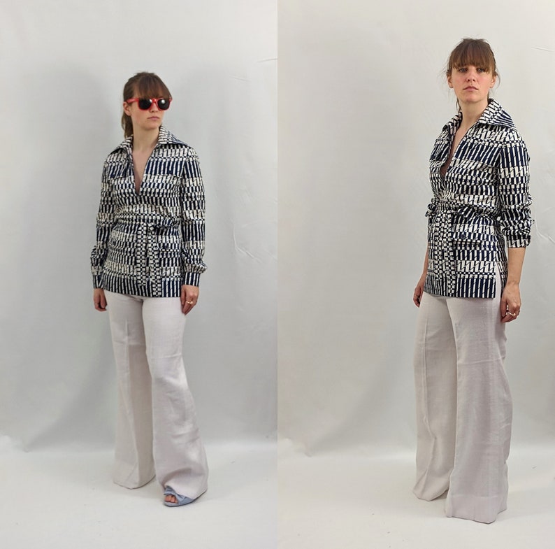 1970/'s Size S Jaegar zip-up dagger collar tunic shirt with bold geometric pattern