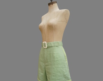 100% Leinen, apfelgrüne Taillenshorts mit Gürtel, bestickte Borte