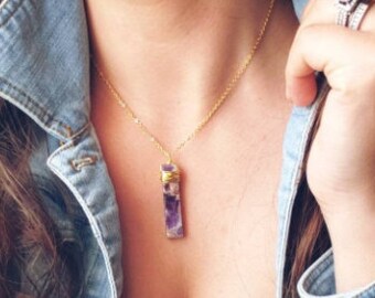 Amethyst Necklace Gifts for Girlfriend, Healing Crystal Necklace, Raw Stone Necklace Amethyst Pendant Gold Necklace for Women