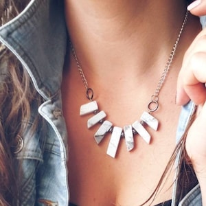 Crystal Necklace Healing Stone Necklace, Raw Stone Necklace Women, White Crystal Point Necklace Howlite Necklace for Women