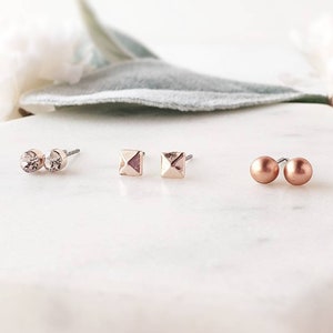 Tiny stud earrings, rose gold round earrings for women. Boho stud earrings set of 3 simple stud. Sparkly dainty earrings bridal gift for her