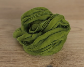 Art Yarn, handspun art yarn for plaid hat snood blanket, Merino / Handgesponne Wool / Effect yarn for slub, felting, weaving, dark moss