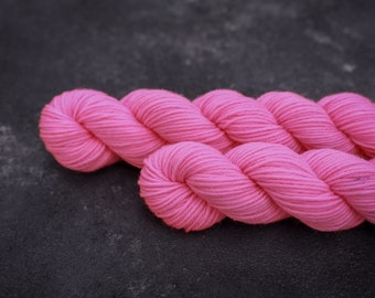 Hand dyed Merino Fingering Yarn extrafine superwash Merino sock wool hand dyed knitted wool wool 20g neon pink