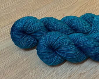 Merino Wolle handgefärbt, blaupetrol