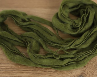 Art Yarn, handspun art yarn for plaid hat snood blanket, Merino / Handgesponne Wool / Effect yarn for slub, felting, weaving, forest green