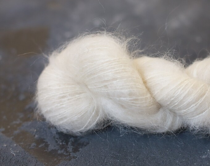 Alpaca silk yarn, natural white