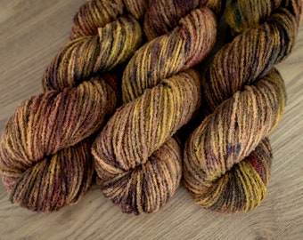 Hand dyed Merino Yarn extrafine , Bouclé Merinowolle mit Seide handgefärbt für Kuscheldecken und luftige Schals, braun