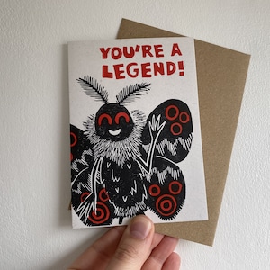 Vous êtes une légende - Carte linogravure Mothman. Imprimé à la main pour des amis spéciaux, des anniversaires et des remerciements.