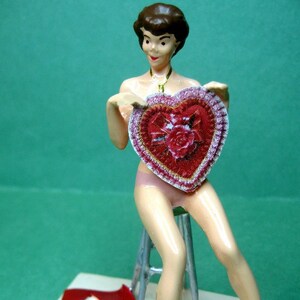 Lots Of Love - Vintage Pin-up Inspired  Metal Figure For Standard or G Gauge Model Railroad