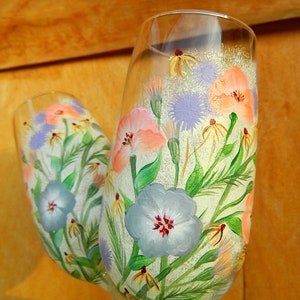 Wildflowers hand painted wine glasses Best friend gift set of 2 Pastel colors wine lover gift Bridesmade gift