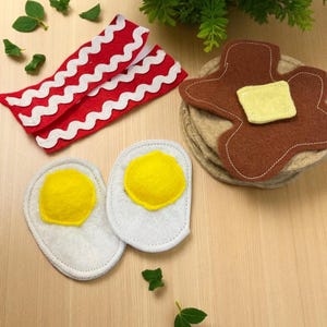 Felt Breakfast Set – Pretend Play Food for Kids – Montessori Inspired – Includes pancakes, eggs, bacon – Handmade in USA