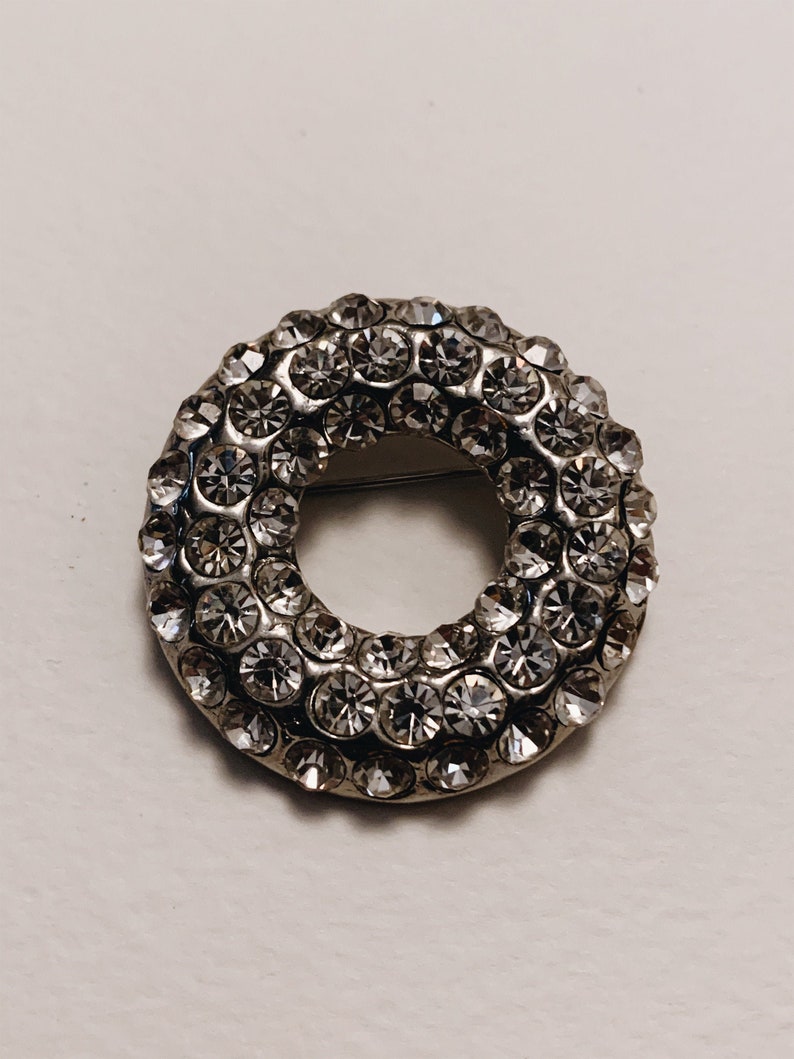Vintage Wreath Silver Tone Diamond Stones Estate Costume Jewelry Brooch Pin