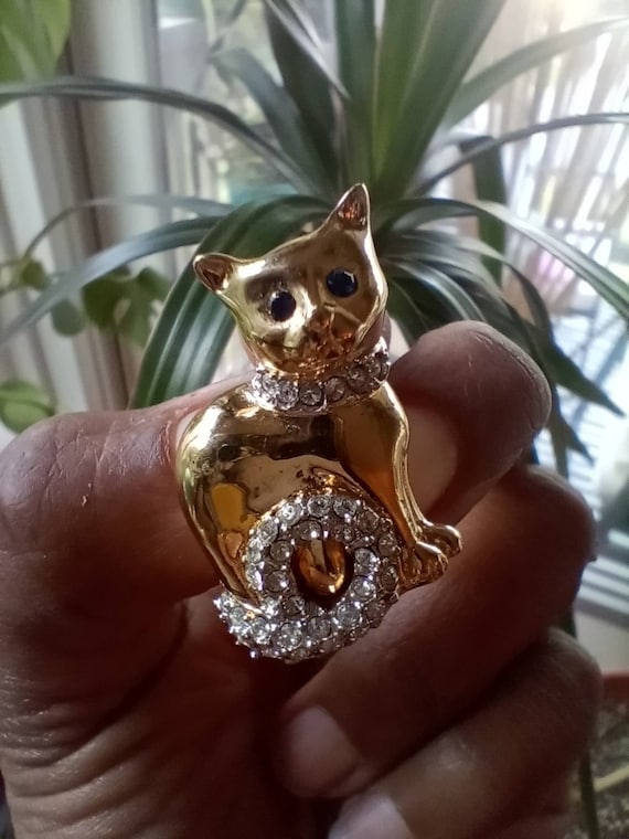 Vintage Gold colored and rhinestones cat brooch,  