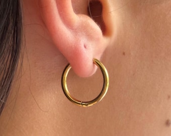 Small Gold Hoop Earrings – 15mm Huggie Hoops – Sleeper Earrings for Everyday