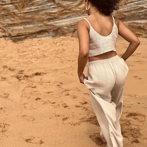AHIMSA Weite Hose aus Naturbaumwolle, leichte Yogahose aus Baumwolle, fließende Bio-Baumwollhose mit Kordelzug, lockere und bequeme Boho-Hose Bild 11
