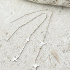 Srebrne kolczyki z nawlekaczem w kształcie gwiazdek, delikatne, niebiańskie kolczyki wiszące, lekkie kolczyki z łańcuszkiem w kształcie gwiazdek, minimalistyczny prezent dla niej