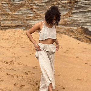 AHIMSA Weite Hose aus Naturbaumwolle, leichte Yogahose aus Baumwolle, fließende Bio-Baumwollhose mit Kordelzug, lockere und bequeme Boho-Hose Bild 8