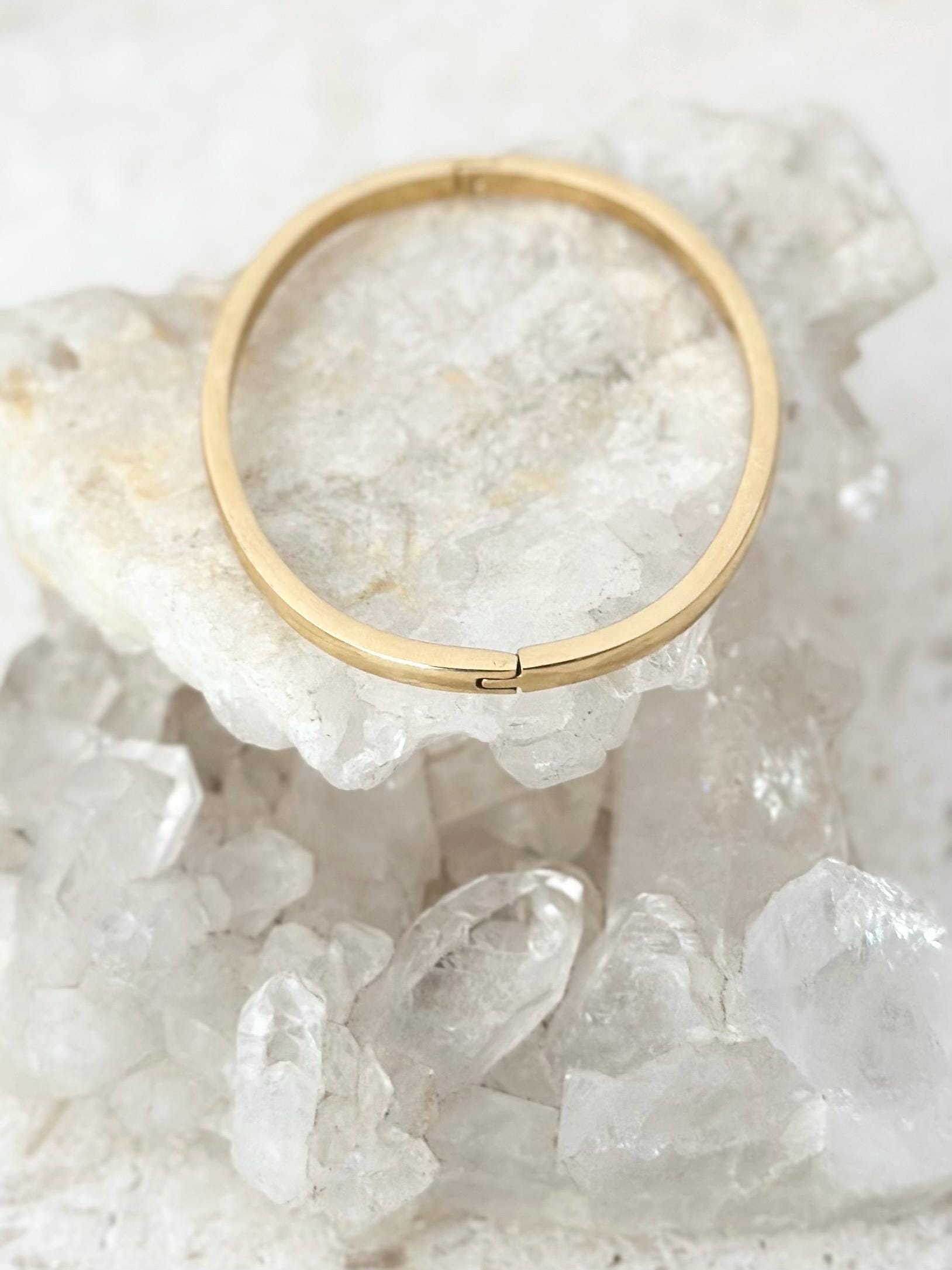 Klassischer Goldarmreif Anlaufgesch tzter Armreif Aus 18K Gold klassischer-goldarmreif-anlaufgesch-tzter-armreif-aus-18k-gold