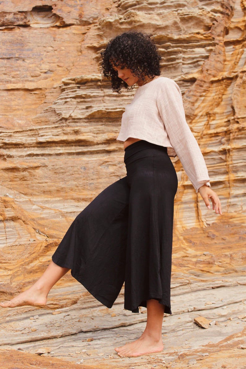 Pantaloni neri a gamba larga - Cotone biologico elasticizzato - Abbigliamento da casa in stile boho per yoga e relax immagine 8