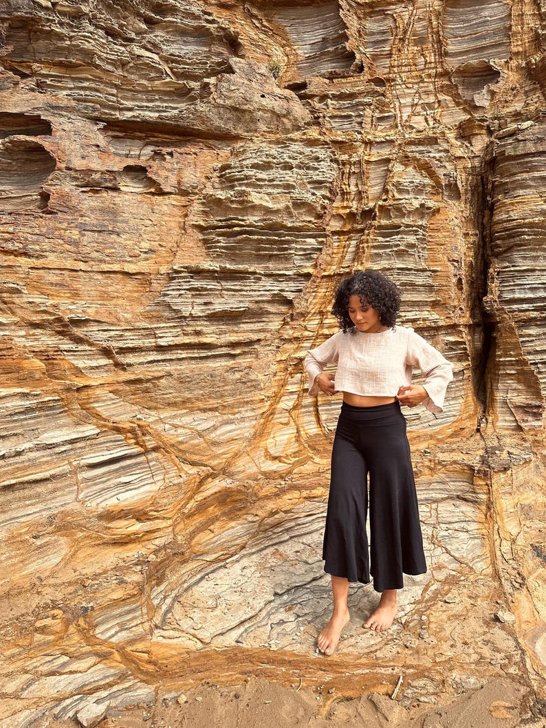 Pantaloni neri a gamba larga - Cotone biologico elasticizzato - Abbigliamento da casa in stile boho per yoga e relax immagine 3
