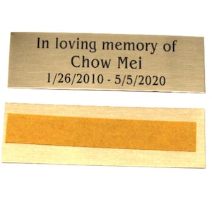 Plaque gravée personnalisée/Plusieurs options de taille/Laiton doré gravé en noir pour vos projets et étiquettes personnalisés/Dos adhésif