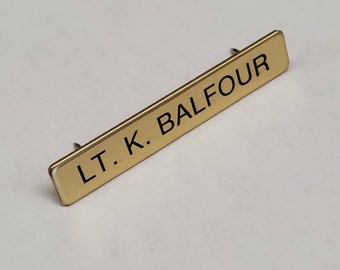 Badge con nome in metallo inciso - Targhette di sicurezza, polizia, vigili del fuoco, militari - Targhetta con nome - 3/8" x 2 1/4" - Identificazione - Supporto frizione