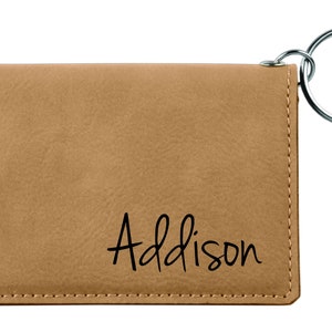 Gravierte Leatherette ID Halter Schlüsselanhänger - Geschenk für sie - personalisiert - Brieftasche Kartenhalter - gravierte Name