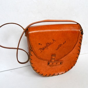 Bolso de cuero marrón bronceado vintage Bolso de sillín de hombro con herramientas de los años 70 Bolso de cuero Bolso de viaje de moda boho Bolso de mensajero Bolso de vagabundo