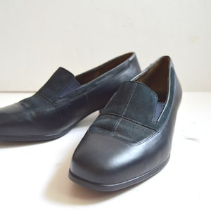 Vintage Navy Blue Heeled Loafers Leather Moccasin Shoes Loafers Slip ons Square heels Women&#39;s US 7.5 EUR 38 UK 5.5