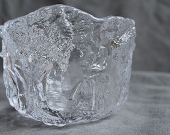 Kosta Boda Rhapsody Kristall Schälchen Schwedischer Kristall Hardanger Tänzer Design Kjell Engman Kleine Schüssel Größe 3 x 9,5 cm Skandinavische Dekoration