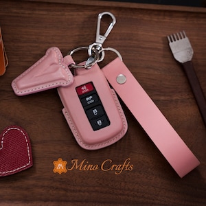 Handcrafted Leather Car Accessories Leather Key Case For Sequoia 4Runner Tacoma Tundra RAV4 Camry Avalon Corolla