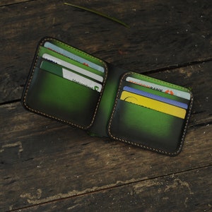 Cartera de cuero verde hecha a mano, billetera de cuero bifold, billetera clásica para hombres, billetera verde pátina, billetera personalizada, billetera personalizada para hombres