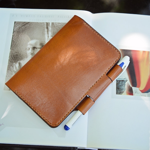 Housse de porte-stylo pour notes de terrain en cuir brun, composition en cuir rechargeable à la main Housse Moleskine