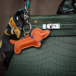 Dachshund Leather Bag Charm – Handmade Dog Purse Accessory – Cowhide Sausage Dog Keychain – Gift for Dog Lovers – Mino Crafts