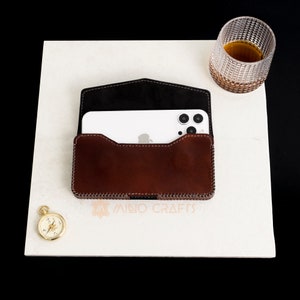 Leather Phone Pouch for Cell Phone 15 Pro max 14 Plus 13 12 Fixed Secure Holster Belt Loop Holder Leather Phone Sleeve Magnetic Closure