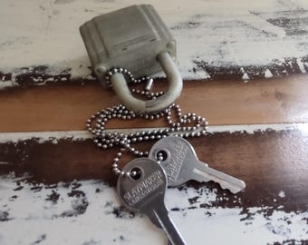 Candado Slaymaker vintage con dos llaves y cadena de cuentas, Lancaster, Pensilvania, fabricado en EE. UU., década de 1950