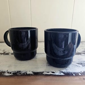 Vintage Tupperware Black Acrylic Stackable Coffee Cups Mugs With Handle #2224A-3 Set of 2 Circa 1990's