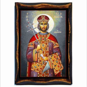 Op de afbeelding: Byzantijnse icoon van Sint Basilius de Grote, afgebeeld in een rijk versierde robe en met een kruis en een rol in de hand. De icoon is ingelijst in een donkerhouten lijst.