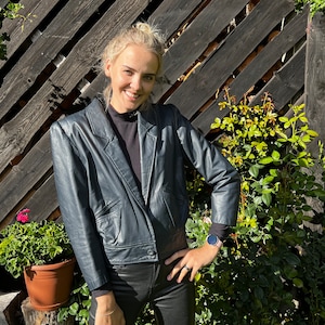 Veste en cuir Bomber bleu foncé vintage Blazer court en cuir classique petite à taille moyenne veste en cuir foncé veste hipster en cuir court