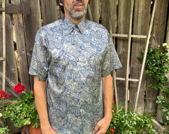 Vintage Mens Silk T-Shirt Patterned Short Sleeve Silk Shirt Bohemian Summer Polo Shirt Size Medium to Large Comfortable Silk Abstract Shirt