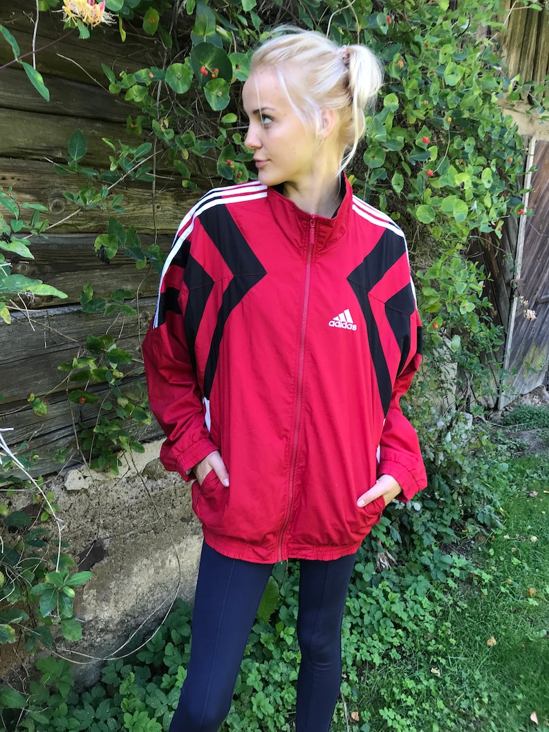 Adidas Sport Jacke rot Adidas Track Jacke Adidas Jogging Jacke ausgeführt, Parka Adidas drei Streifen Trainingsanzug Jacke Jacke Mittel bis groß Adidas Sport Jacke rot Adidas Track Jacke Adidas Jogging Jacke ausgeführt, Parka Adidas drei Streifen Trainingsanzug Jacke Jacke Mittel bis groß