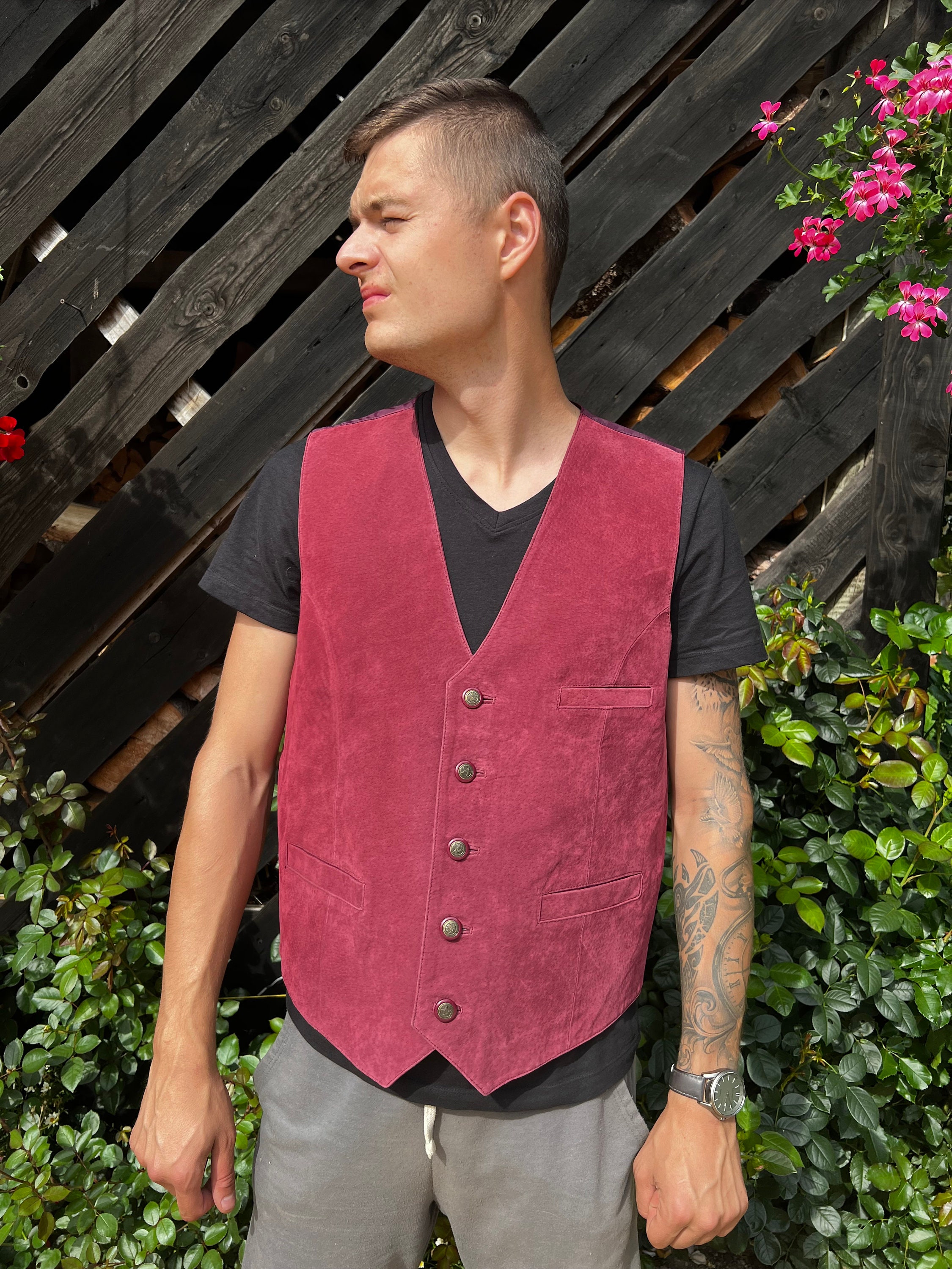 Red Vegan Leather Vest – DIFFERENTREGARDCO