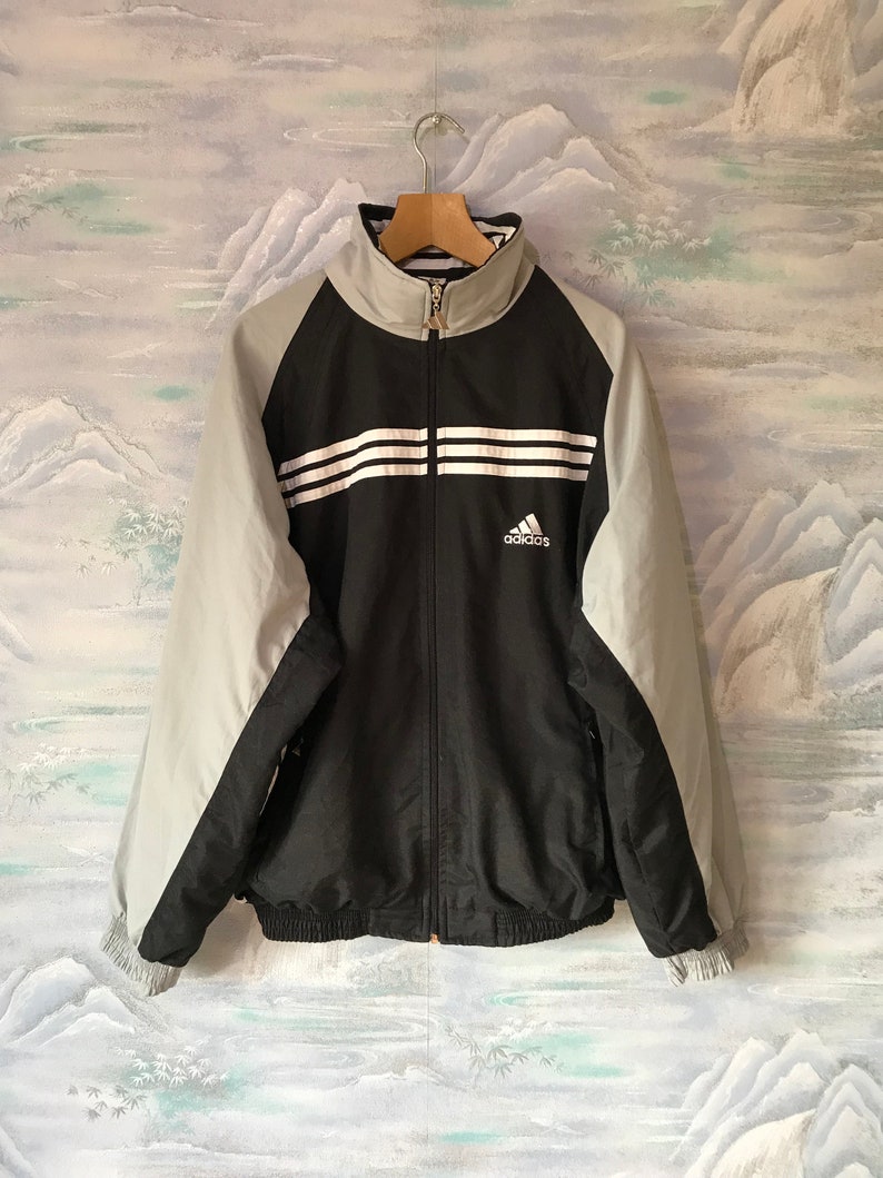 Vintage grau schwarz ADIDAS Jacke Adidas Trainingsjacke Joggen Parka läuft Jacke Hipster Retro Adidas grau Sport Mantel Größe XL Vintage grau schwarz ADIDAS Jacke Adidas Trainingsjacke Joggen Parka läuft Jacke Hipster Retro Adidas grau Sport Mantel Größe XL