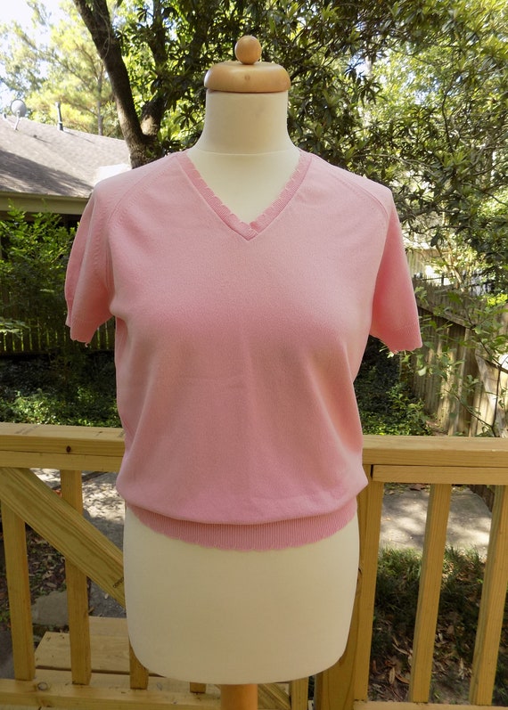 Vintage 40's 50's Pink V-neck Pointelle Scalloppe… - image 3