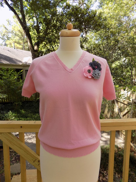 Vintage 40's 50's Pink V-neck Pointelle Scalloppe… - image 1