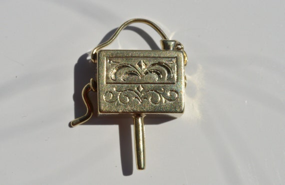 music box charm, antique 14k music box charm, Gol… - image 1