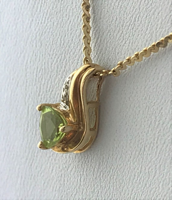 10k gold peridot pendant, Trillion pendant, gold p